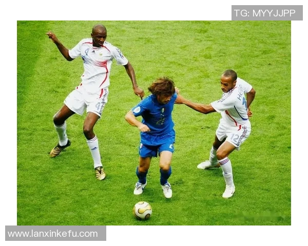 探索哪些小区居住着足球明星及其背后的故事与生活方式