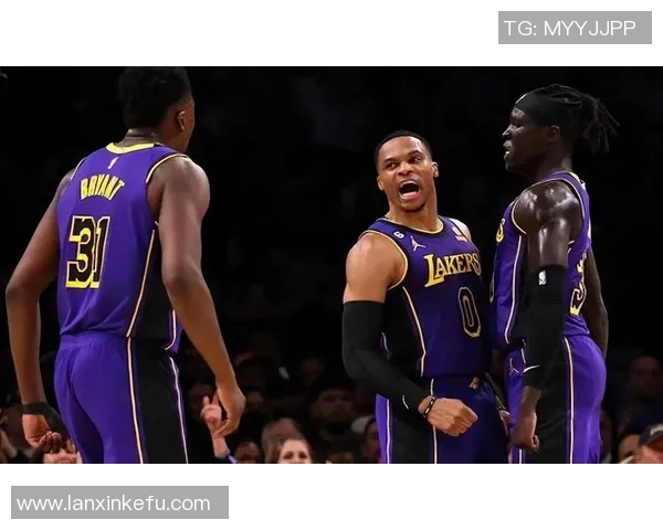 火箭队与掘金队激战正酣谁能在这场对决中笑到最后